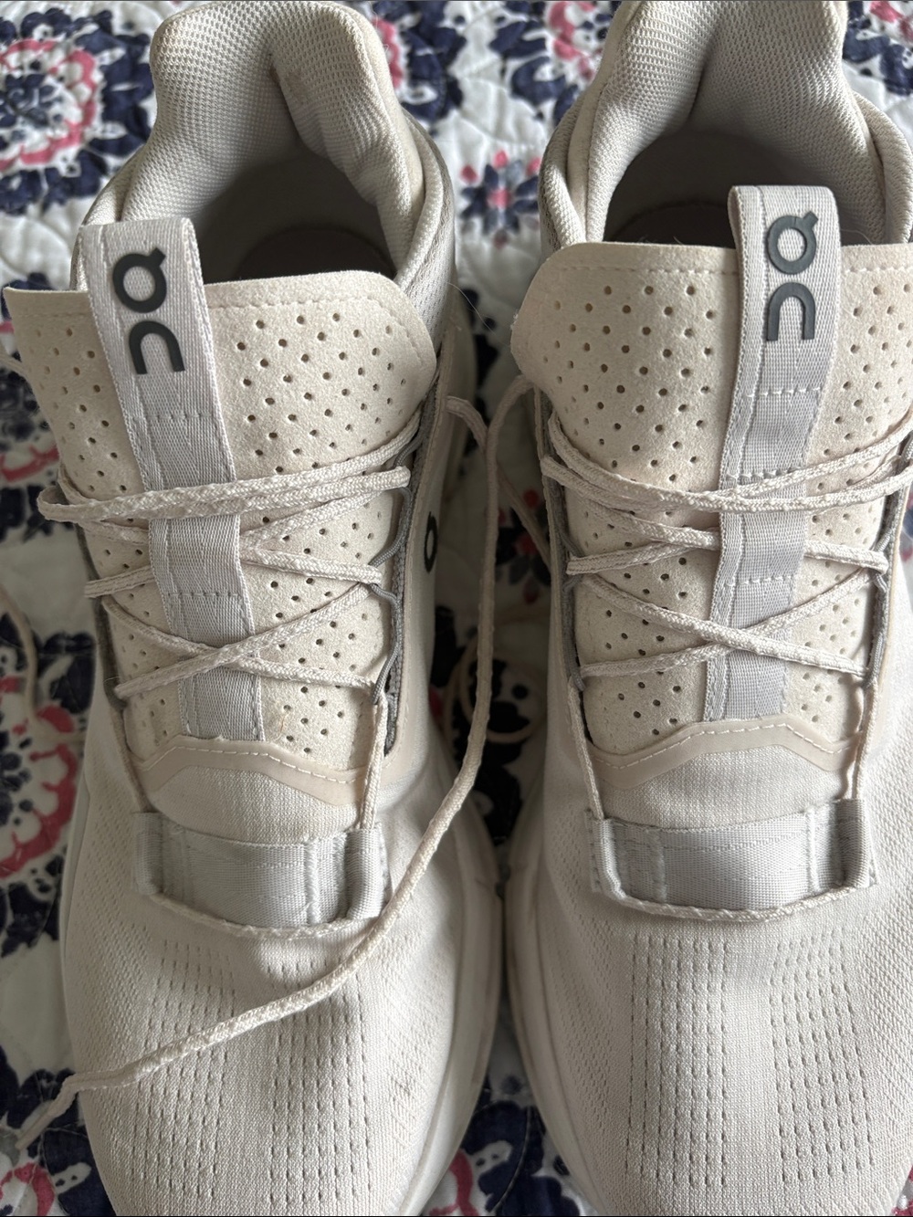 On Cloud Cloud Tec womens size 9.5 Ivory color EUC - Picture 3 of 6
